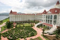Hong Kong Disneyland Hotel - Image 1