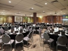 Amora Hotel Riverwalk Melbourne - Image 1