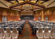 Swissotel The Stamford - Image 2