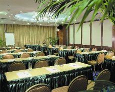 Gloria Plaza Hotel Dalian - Image 2