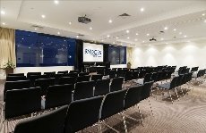 Rydges Melbourne - Image 1