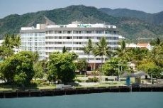 Holiday Inn Cairns - Image 1