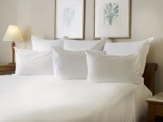 Hyatt Regency Sanctuary Cove - Image 2