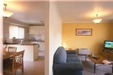 Best Western The Tudor Box Hill - Image 2