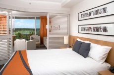 Crowne Plaza Pelican Waters Golf Resort & Spa - Image 2