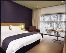 Holiday Inn on Flinders - Image 2
