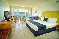 Daydream Island Resort & Spa - Image 2
