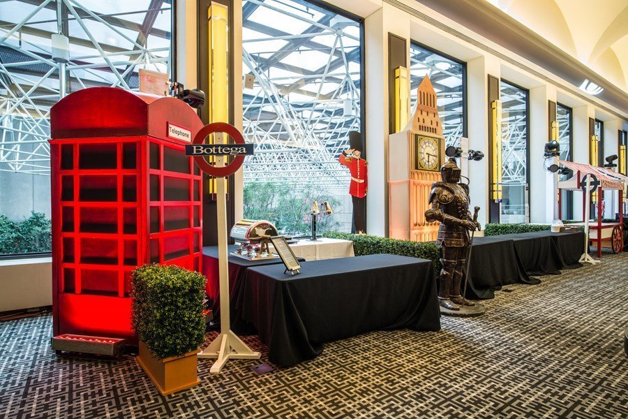 Big Ben or the big red phone booth, simple props, creating a classic LONDON look.