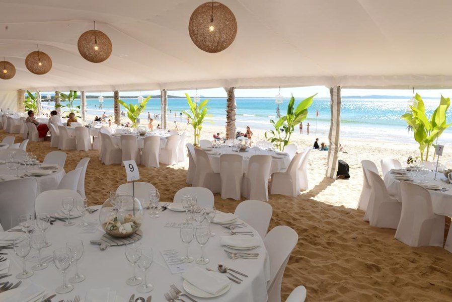 beach side dining