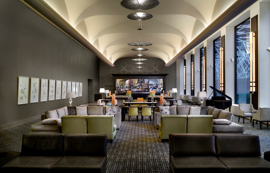 Sofi’s Lounge is an expansive gallery featuring an array of exhibited artworks, fresh flowers, natural light and a lofty ceiling. Located on level one of Sofitel Melbourne On Collins, it is a hub for break out events.