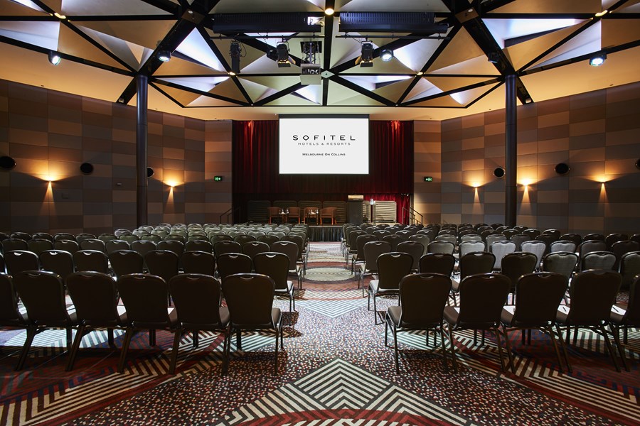 A contemporary space, elevated on Sofitel Melbourne On Collins’ Mezzanine Level. The angled intricacy of a webbed ceiling and the welcome advantage of natural light adds even greater dimension. 