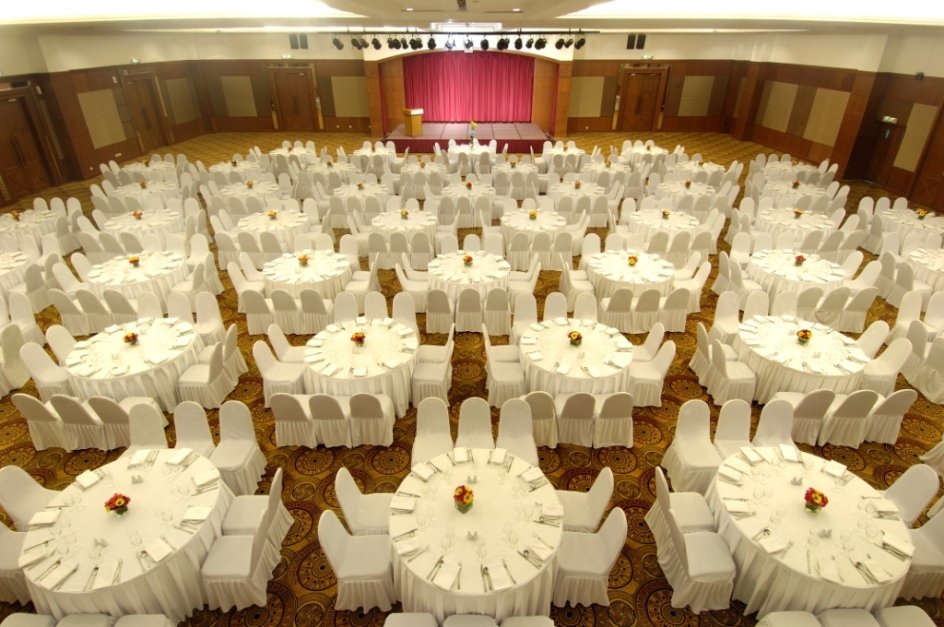 Our modern facilities and dedicated professional staff will ensure the most successful meetings, events, conferences and seminars at Berjaya Langkawi Resort. With the huge Matsirat Ballroom and 8 other meeting or break-out rooms, we can cater for all your