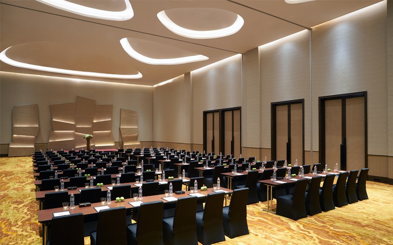 The Siam Grand Ballroom can be divided into two independent spaces with soundproof partitions. It includes an additional 158-sqm pre-function area for guest registration, coffee breaks and more.