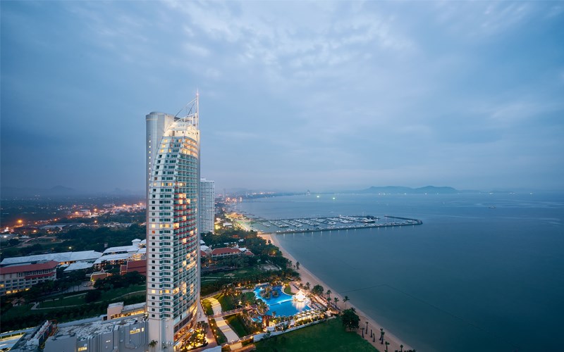 Movenpick Siam Hotel Na Jomtien Pattaya is a new landmark of hospitality on Thailand's budding eastern seaboard, this newly opened hotel is continue tradition of delivering refined, Swiss-style hospitality in warm and friendly atmosphere. 